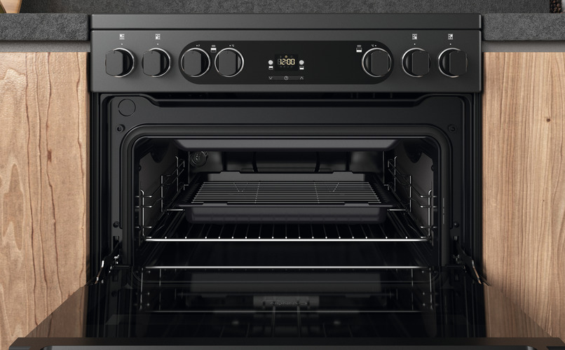 Best Cooker for Aspiring Chefs by Hotpoint: Professional Features at Home
