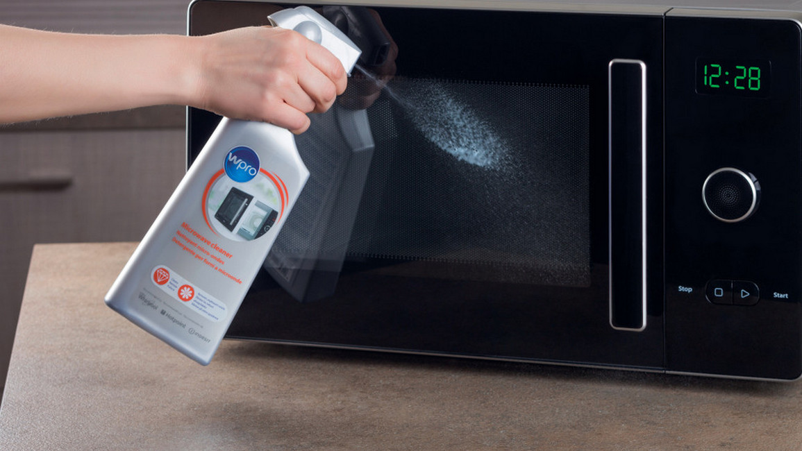 come pulire il microonde all'esterno