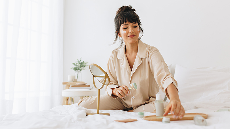 La mujer tiene tiempo libre porque ha logrado el equilibrio entre vida y trabajo