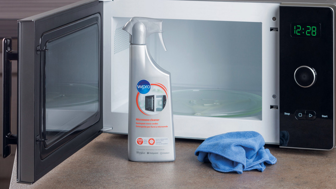 pulizia del forno a microonde