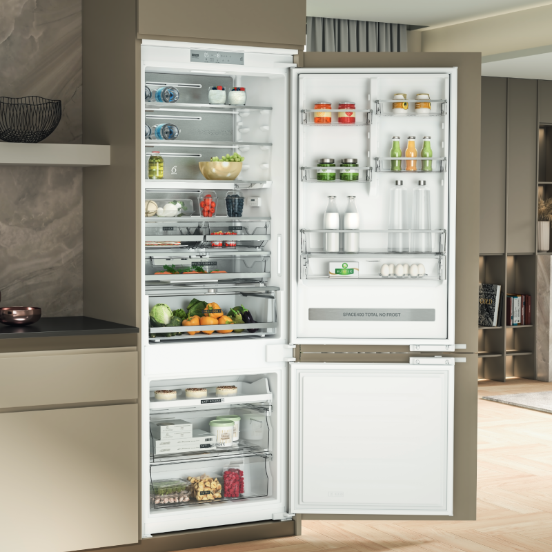 Czy lodówka do zabudowy działa tak samo efektywnie jak wolnostojąca?