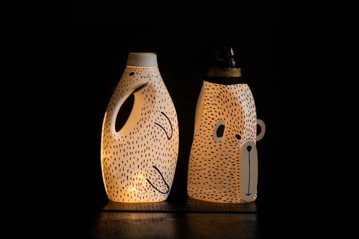 Selbstgemachte Laternen aus Waschmittelverpackungen