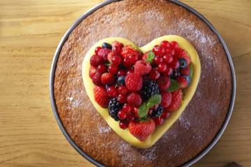 WIR FEIERN EIN JAHRHUNDERT FREUDE AM KOCHEN UND BACKEN