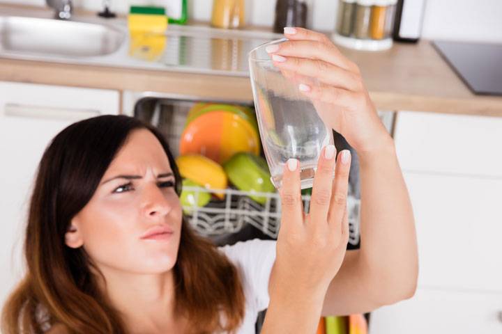 Es ist Zeit den Filter der Spülmaschine zu reinigen, wenn: