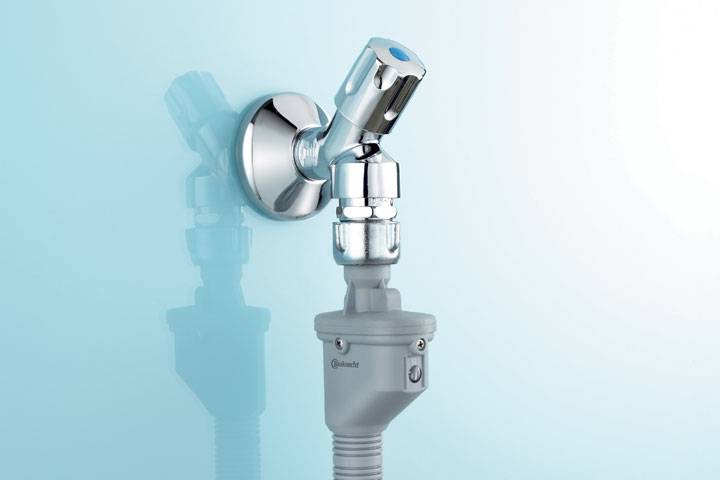 Schritt 3: Zulaufschlauch montieren