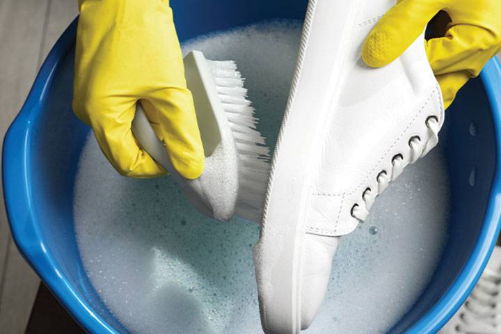 Vorwäsche der Sohlen