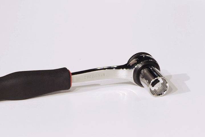 Wie lässt sich die Transportsicherung der Waschmaschine entfernen?