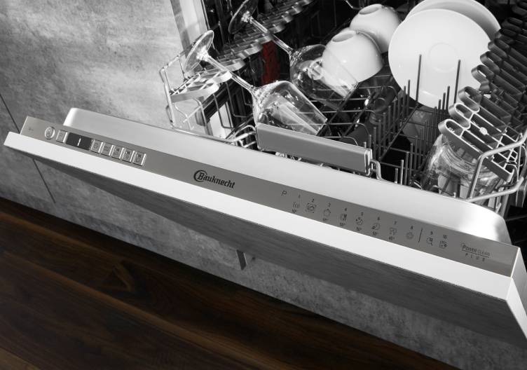 Spülmaschine ausräumen – Tipps und Tricks