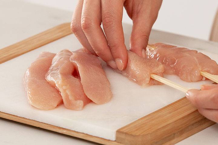 So tauen Sie Hähnchen in der Mikrowelle auf