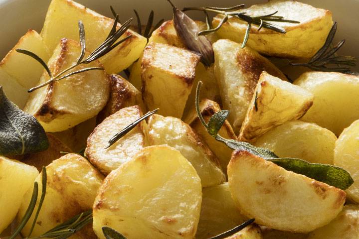 Beilagen wie Nudeln und Kartoffeln in der Mikrowelle kochen