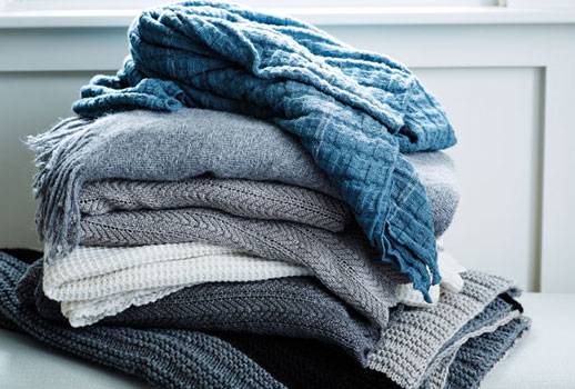 WOLLE, SEIDE, JEANS & CO: WIE WÄSCHT MAN’S RICHTIG?