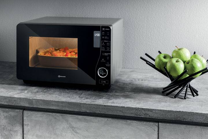 Die Mikrowelle stinkt oder riecht komisch: Woher kommt‘s?