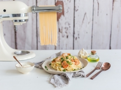 Cream mixer with pasta cutter and scampi pasta plate