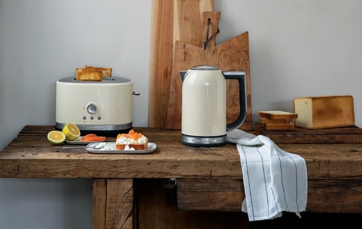 Cream kettle and toaster on wood table