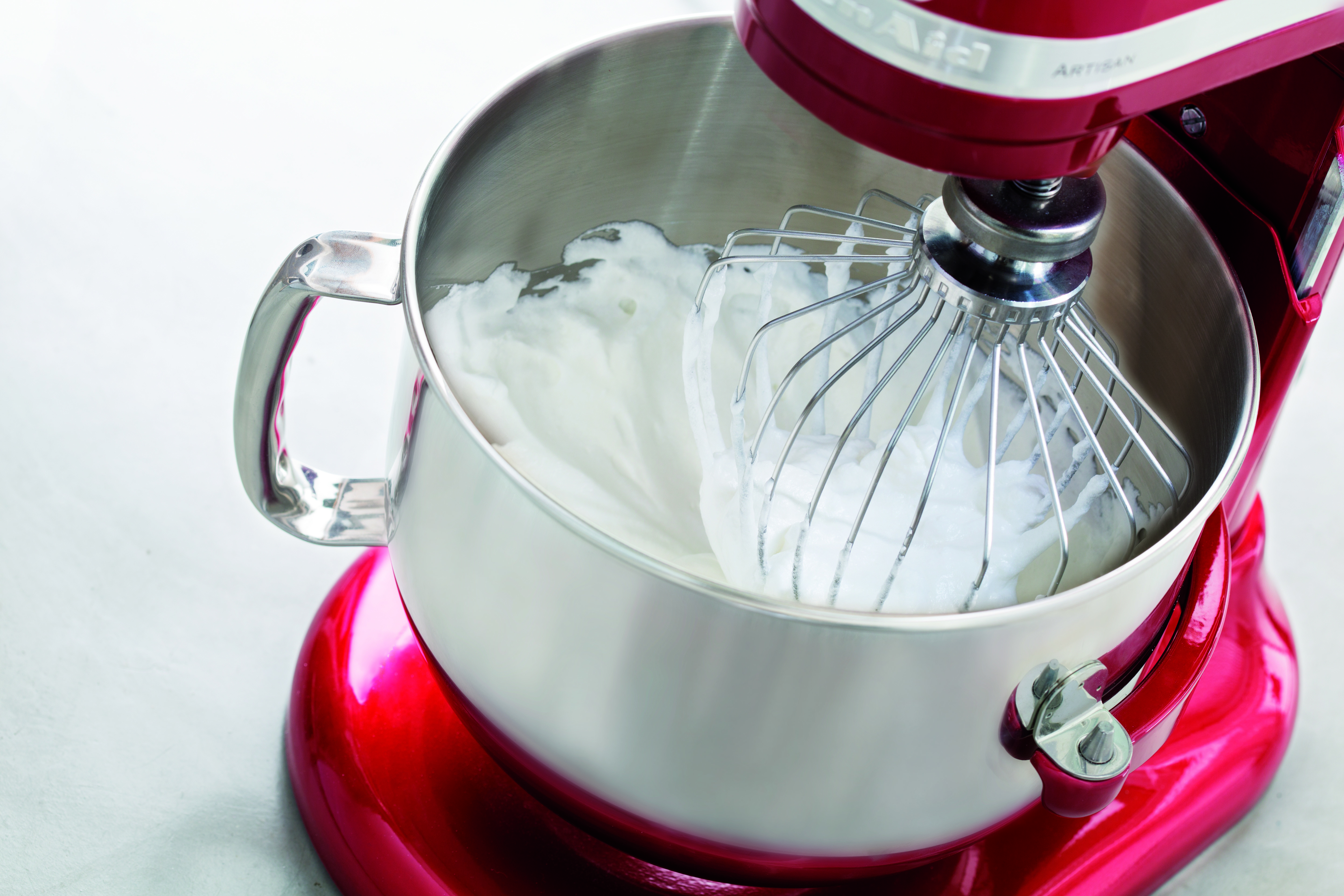 Stand mixer with wire whisk whipping cream