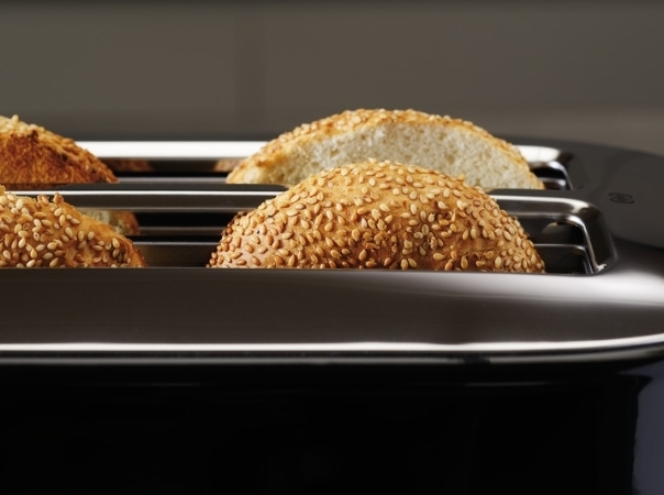 Black toaster with bagels