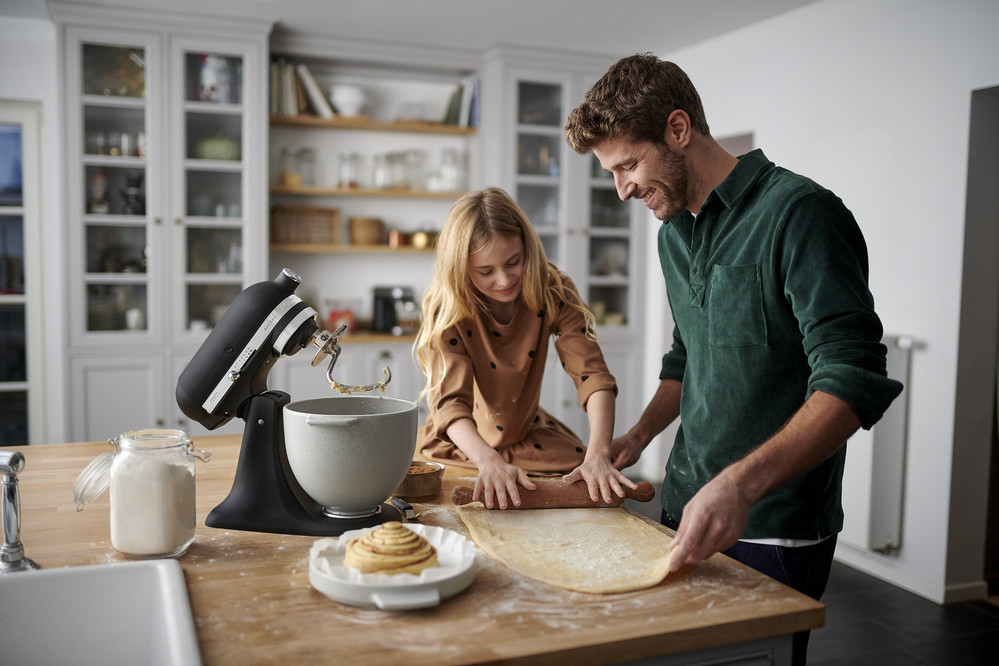 Kneading dough using stand mixer and bread bowl with baking lid