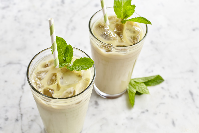 Iced smoothie with mint