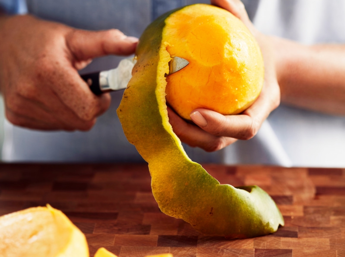 Peeling mango