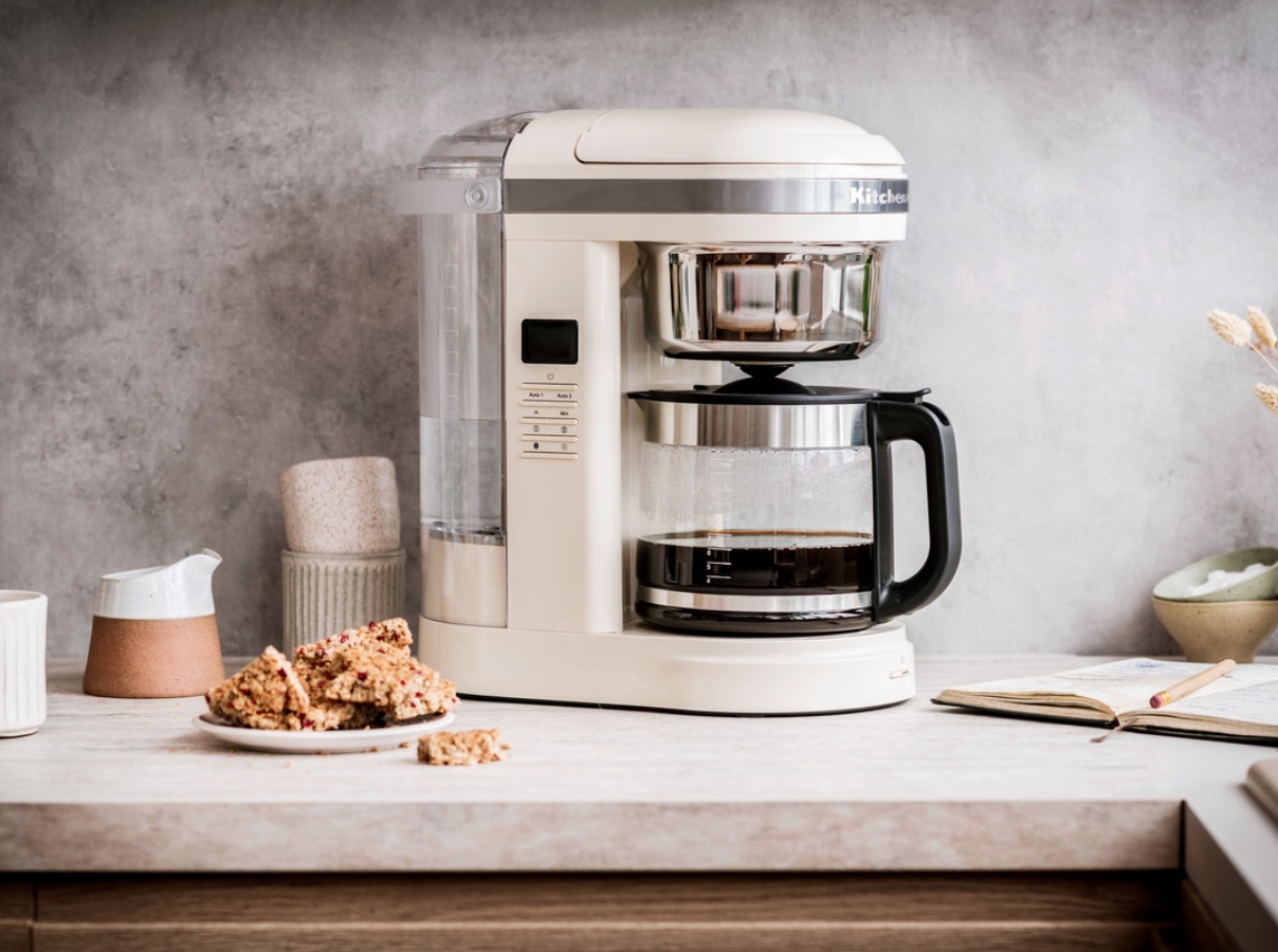 Almond drip coffee machine