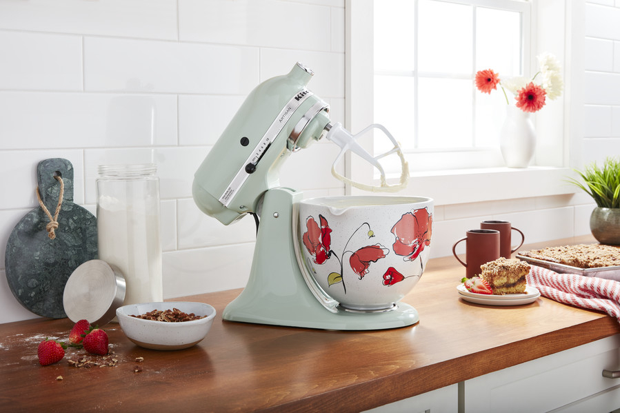 Stand mixer with ceramic mixing bowl with poppy design