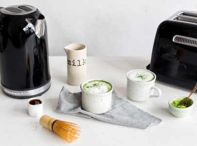 Black kettle and toaster with matcha latte
