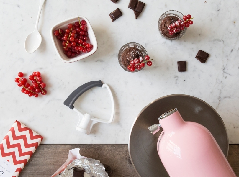 Flex beater with pink mixer, chocolate and red fruits