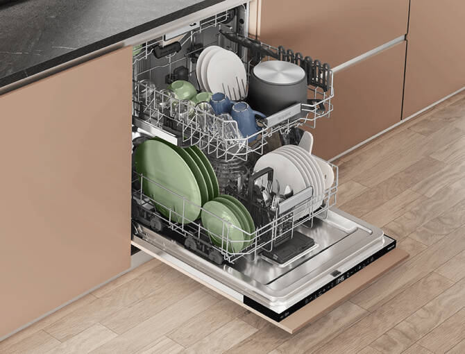 MAXI SPACE TUB: 10%* more usable space, for all your dishwashing needs.