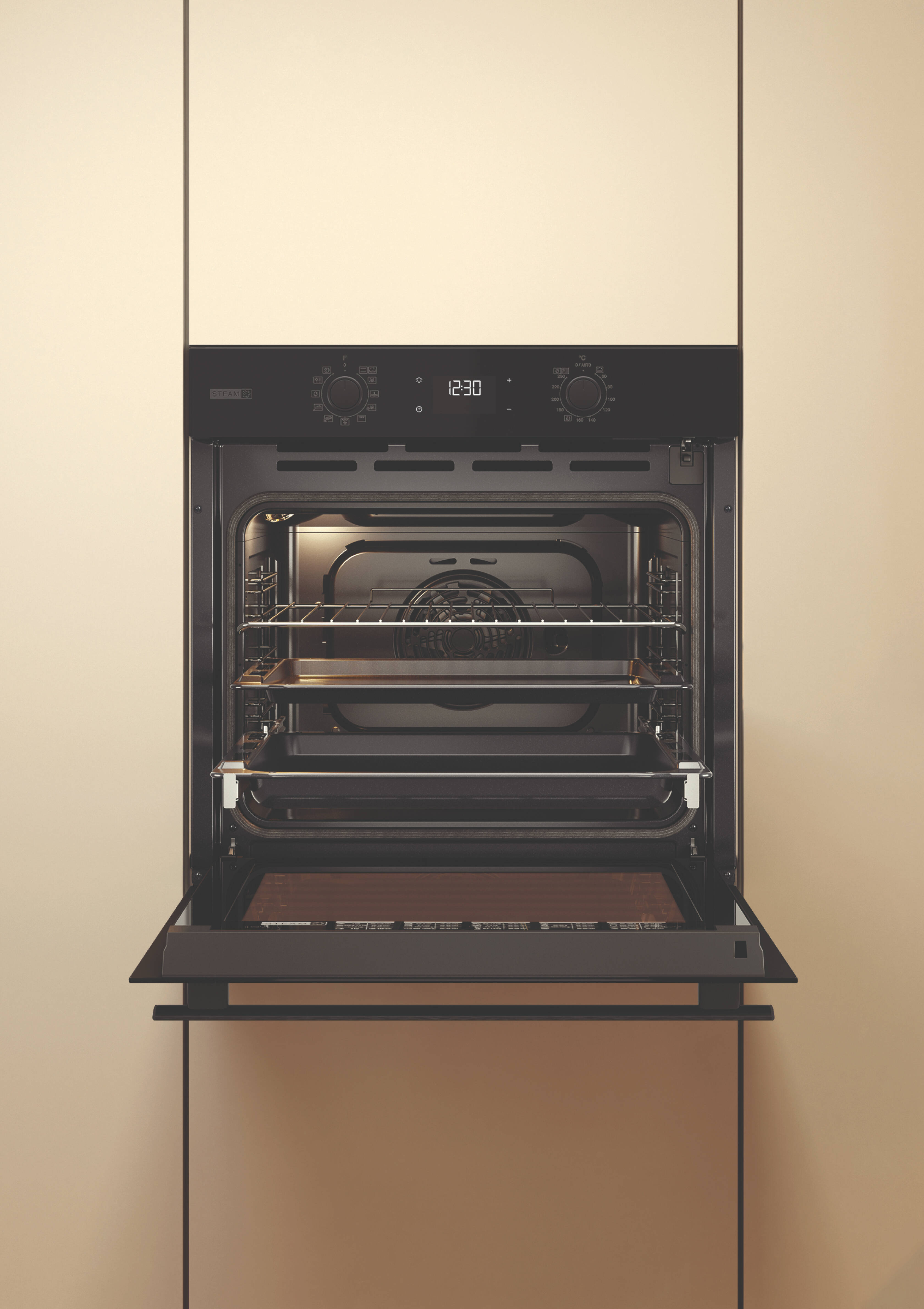 Horno negro encastrado puerta abierta