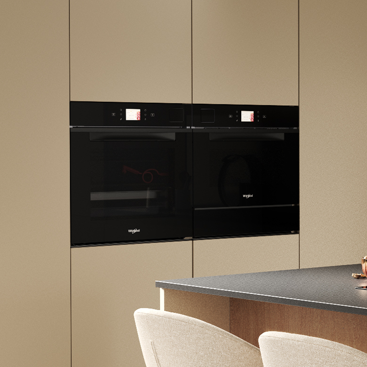 Kuchyně vybavená vestavnými spotřebiči Whirlpool