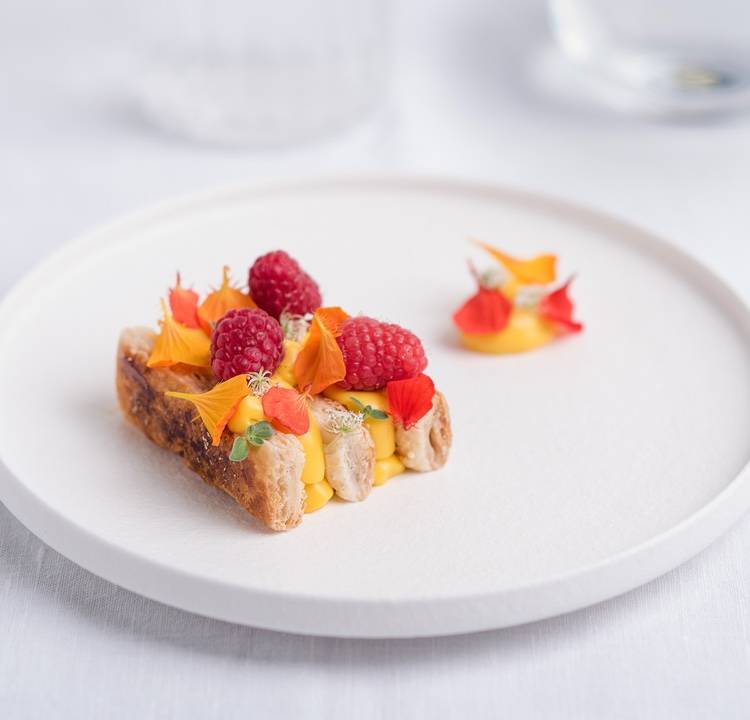 Mille feuille à la crème et aux framboises