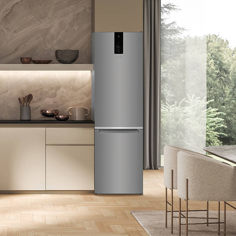 Whirlpool W9 Dual NoFrost koelkast met open deuren