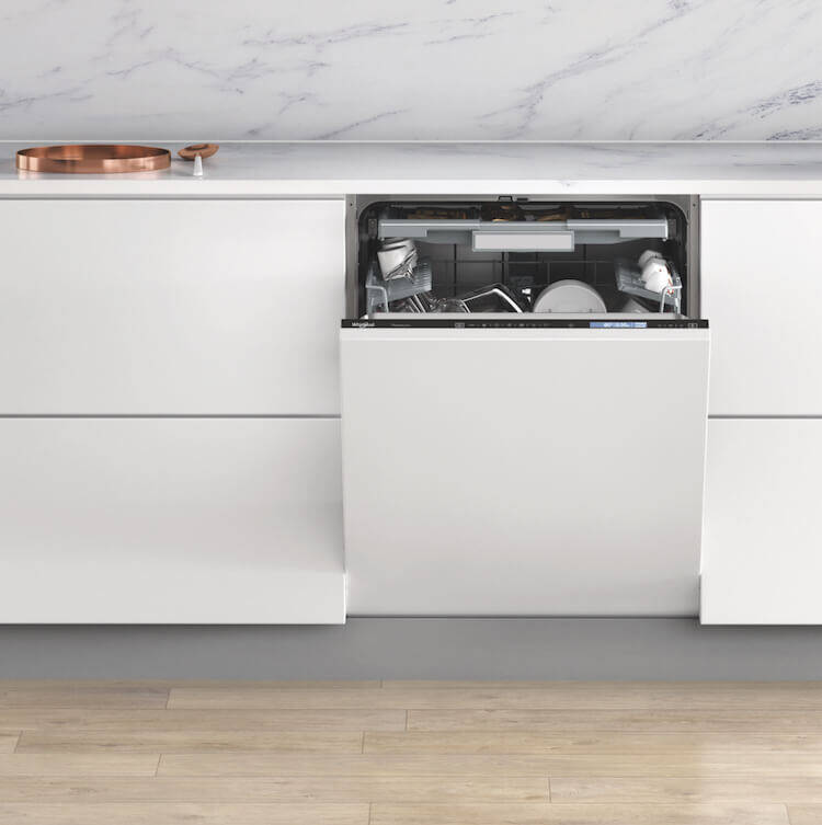 Màquina de lavar loiça porta aberta