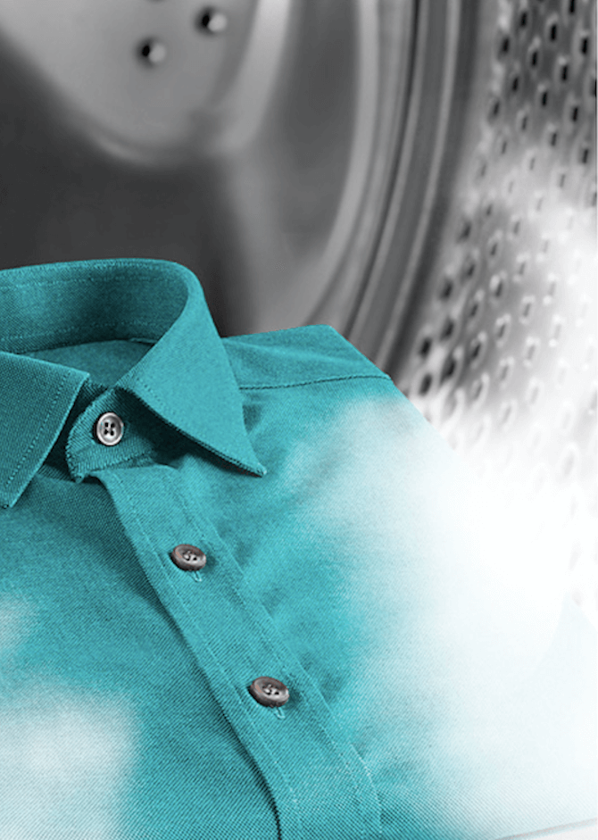 Čisté oblečenie v práčke Whirlpool FreshCare+