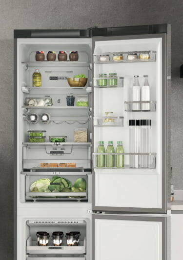 frigorífico com portas abertas