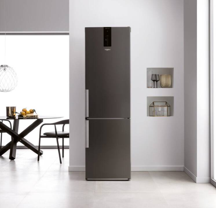 Whirlpool hladnjak inox boje, visok 2 metra.