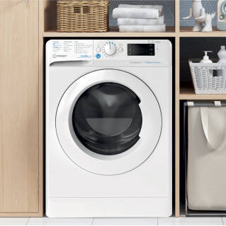 Riduci il tempo di stiratura del 30%* con il ciclo di lavaggio Misto di appena 1 ora.