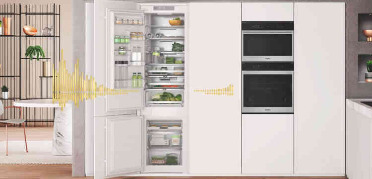 Image d'un petit réfrigérateur dans une cuisine