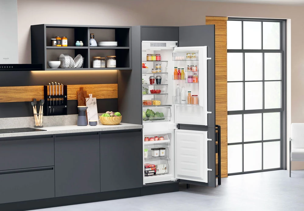 Integrated Fridge Freezers Hotpoint Built in Fridge Freezers